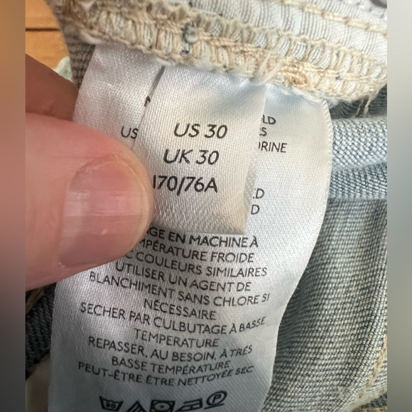 Free people thirty light wash jeans. Size 30 - Picture 8 of 9